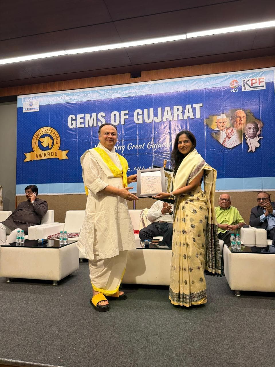 ગનરકૂક એલએલપીના ચાર્વી રાજપૂતને ગુજરાત વિકાસ અસ્મિતા એવોર્ડથી સન્માનિત