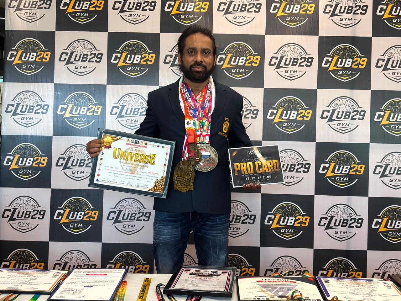 અમદાવાદના લલિત પટેલે બેંગકોકમાં વર્લ્ડ પાવર લિફ્ટિંગ ચેમ્પિયનશિપમાં ત્રણ ગોલ્ડ મેડલ અને બોડી બિલ્ડિંગમાં બે ગોલ્ડ મેડલ જીત્યા તેમજ પ્રો કાર્ડ હાંસલ કર્યું