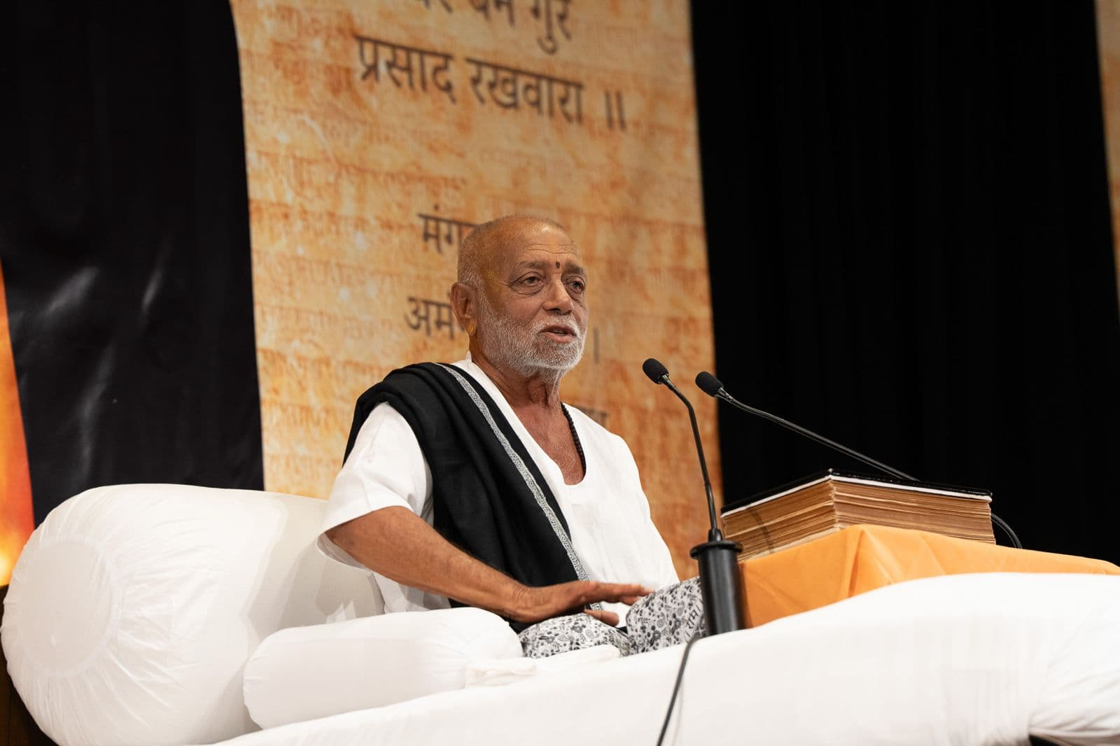 મોરારી બાપુની હાર્વર્ડમાં નવ દિવસીય રામકથાનું સમાપન: ભારતના પવિત્ર ગ્રંથોના સંરક્ષણ માટે હાર્વર્ડને કરી ખાસ અપીલ