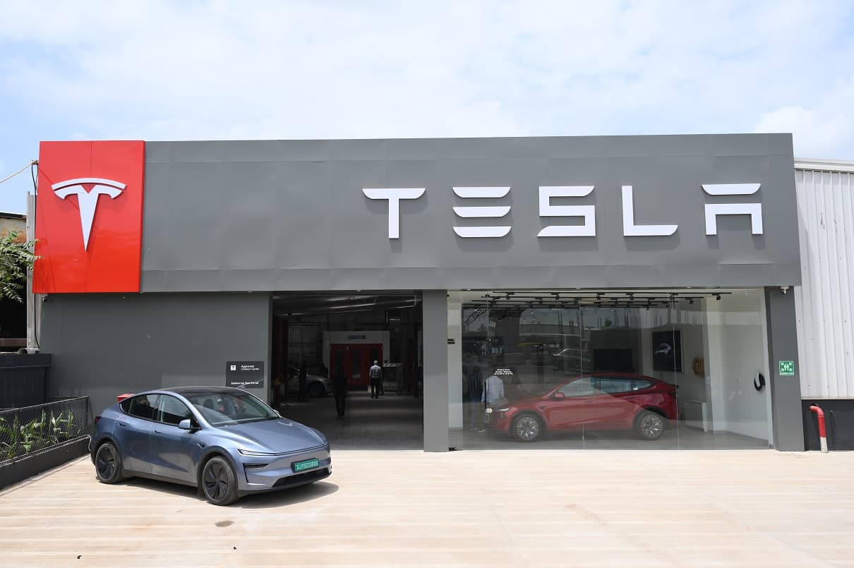 ગુજરાતમાં TESLAનો વ્યાપ વધ્યો: અમદાવાદમાં ટેસ્લા-મંજૂર નવું બોડી શોપ, સંપૂર્ણ સર્વિસ સપોર્ટ અને ટેસ્ટ ડ્રાઇવની સુવિધા શરૂ